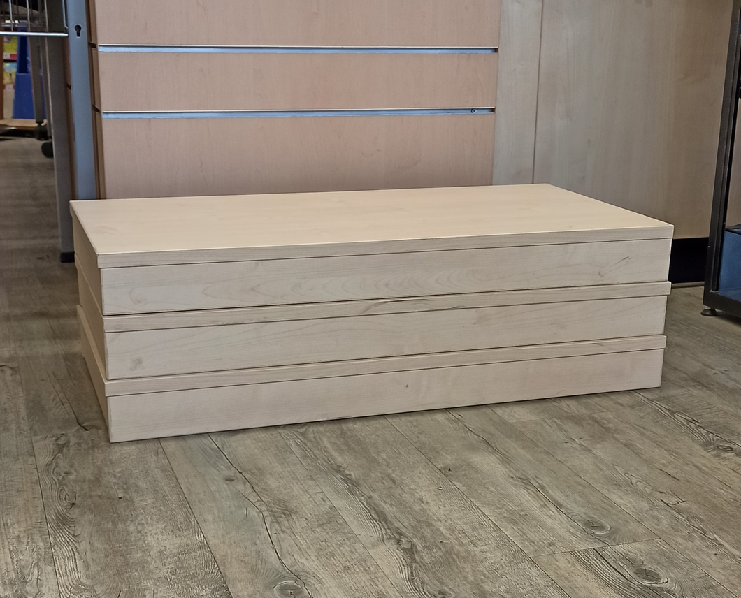 Podest aus Holz - Ladenausstattung - GEBRAUCHT - #1120